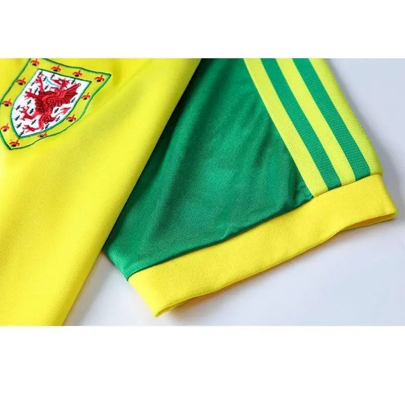 2022-07-25_14445735.jpg Retro Wales 1982 Away Jersey - Image 4