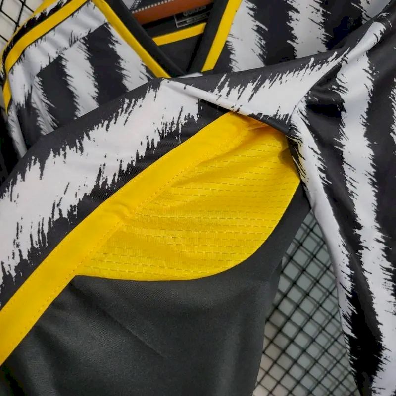 2023052909302960.jpg Mens Juventus 2023/24 Home Long Sleeve Jersey - Image 9
