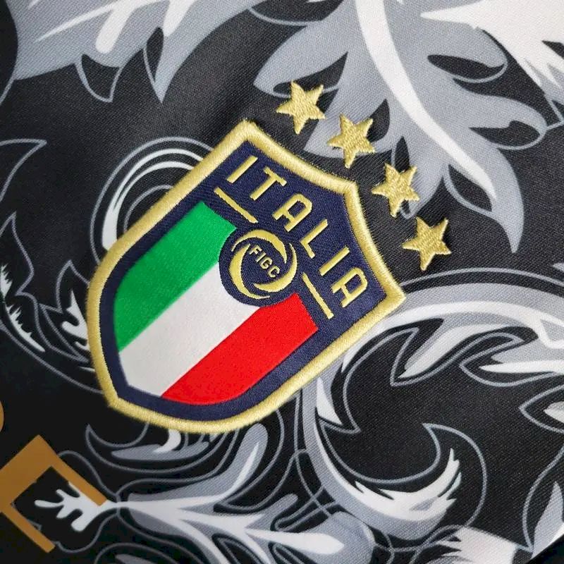 2023060103265499.jpg Mens Italy 2023/24 Versace Co-Branded Edition Jersey Black - Image 8