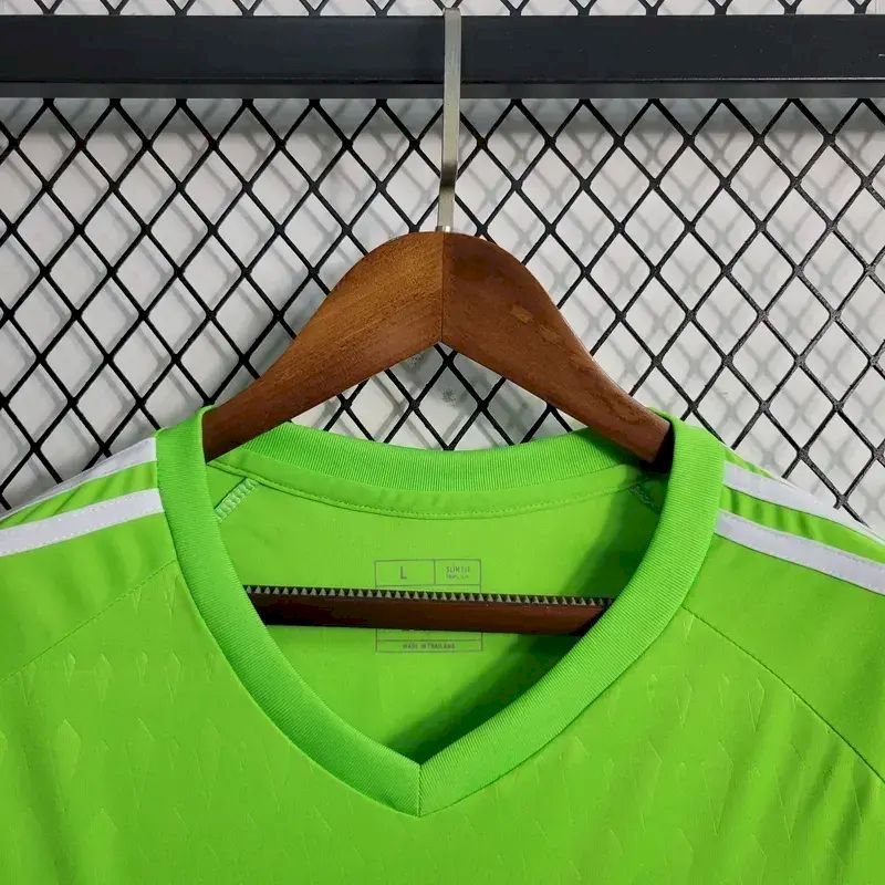 2023081802562240.jpg Mens Manchester United 2023/24 Goalkeeper Jersey - Image 4