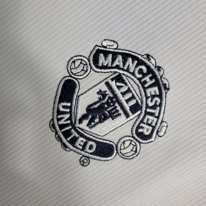 2023111619552717.jpg Retro Manchester United 2000/01 Away Jersey - Image 5