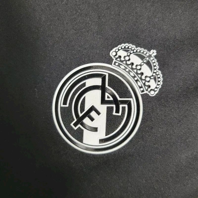2023111708520323.jpg Retro Real Madrid 2016/17 Third Jersey - Image 8