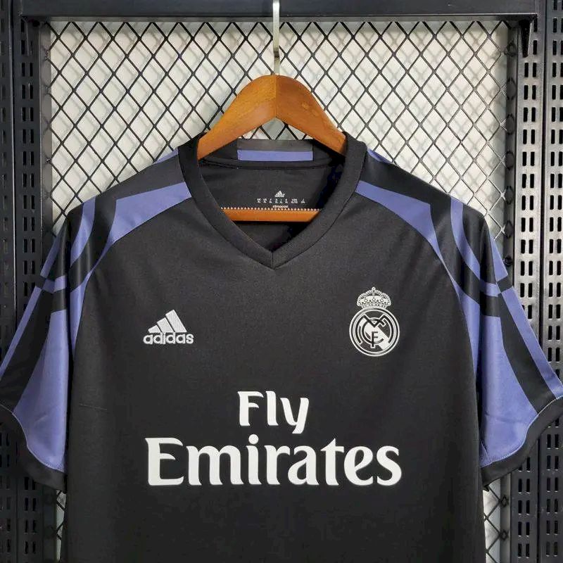 2023111708522356.jpg Retro Real Madrid 2016/17 Third Jersey - Image 5