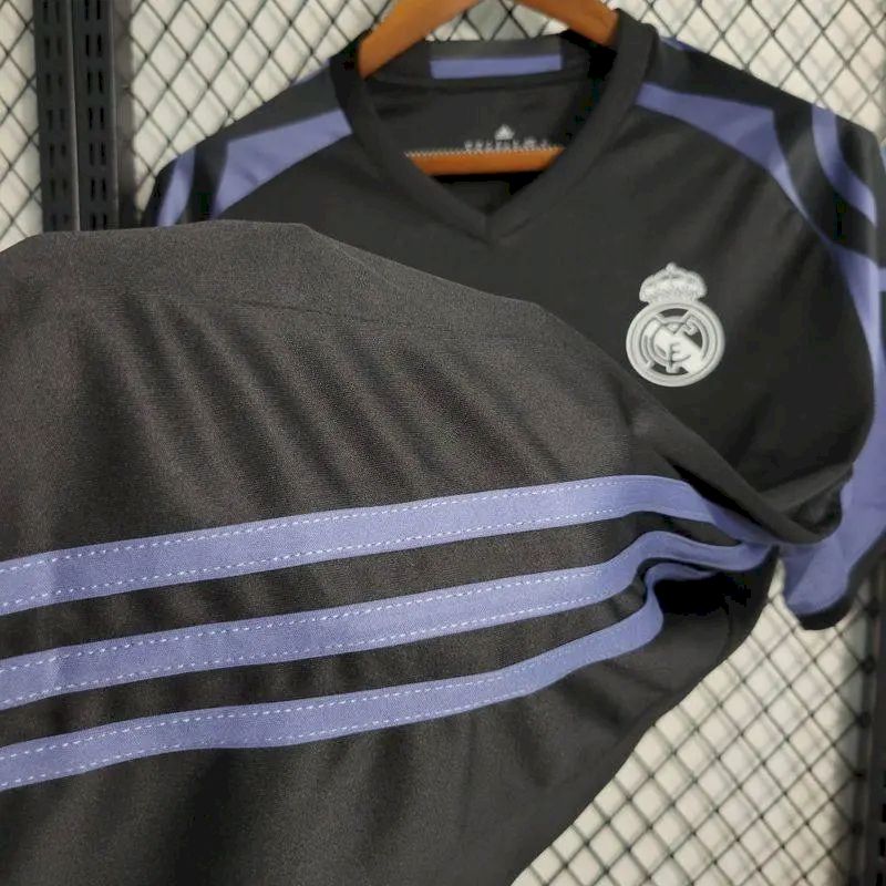 2023111708524343.jpg Retro Real Madrid 2016/17 Third Jersey - Image 10