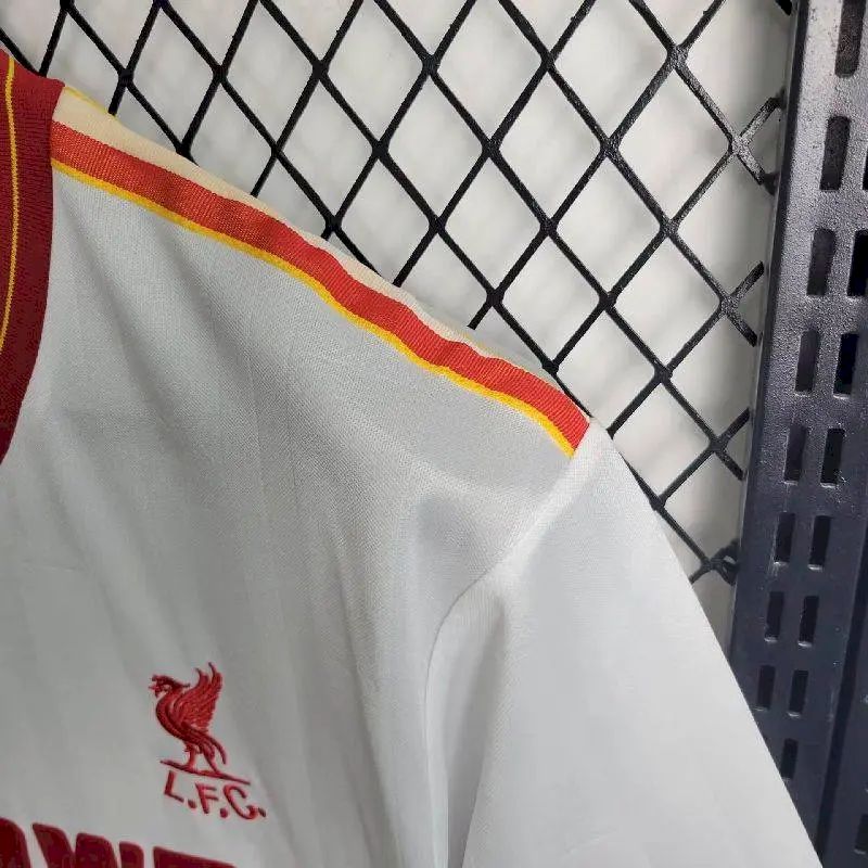 2024022614033897.jpg Retro Liverpool 1985/86 Away Jersey - Image 7