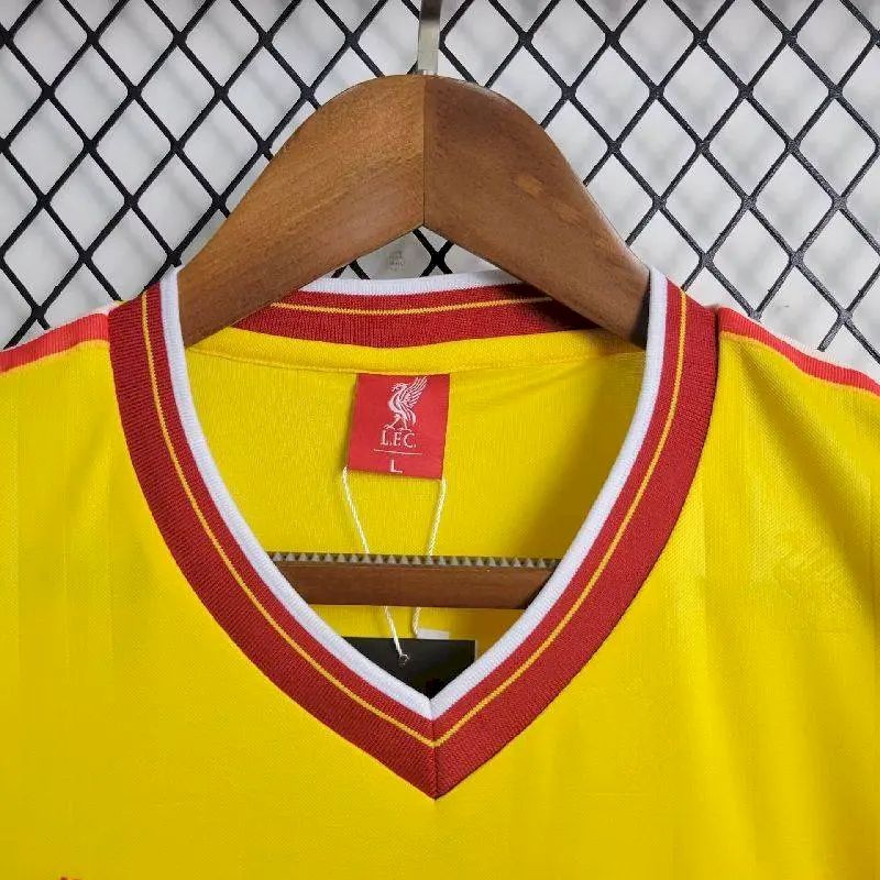 2024022614092397.jpg Retro Liverpool 1985/86 Third Jersey - Image 9