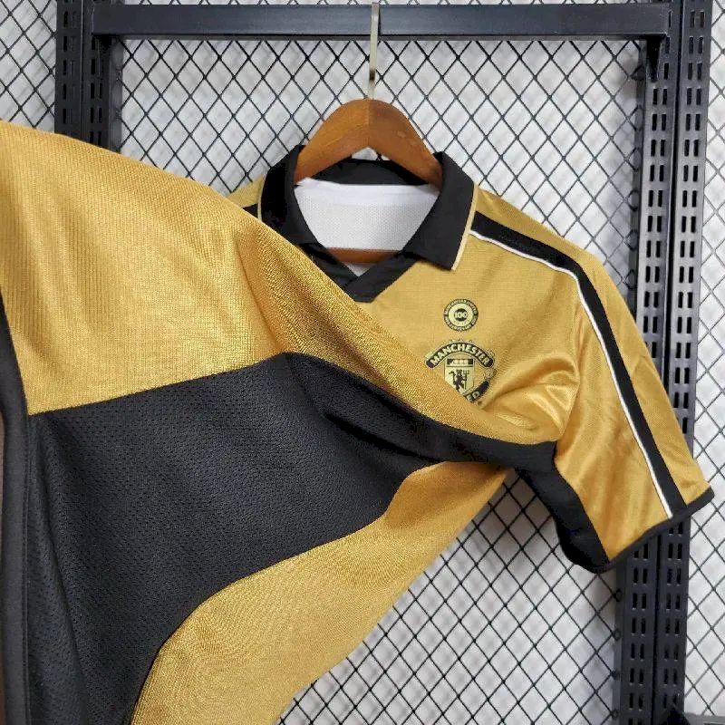 2024031715575486.jpg Retro Manchester United 2001/02 Centenary Reversible Away And Third Jersey - Image 5
