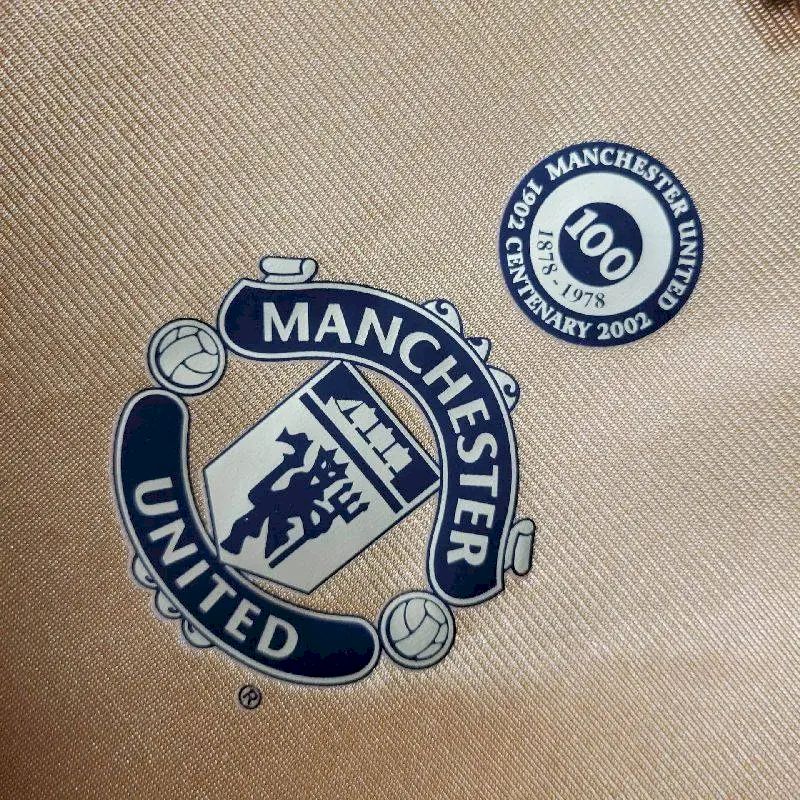 2024031716013136.jpg Retro Manchester United 2001/02 Centenary Reversible Away And Third Long Sleeve Jersey - Image 9