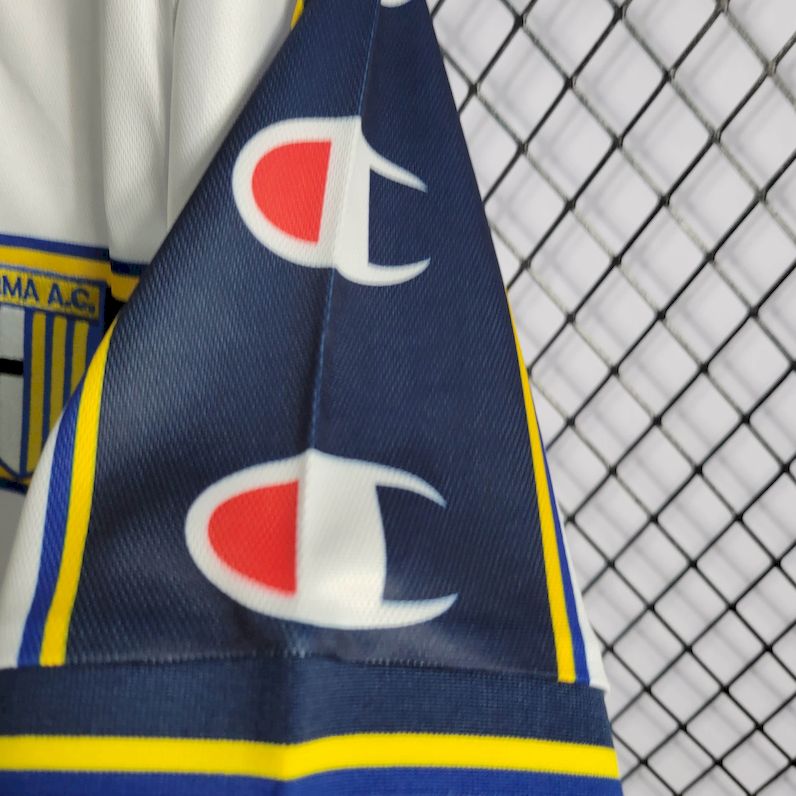 2024051621405510.jpg Retro Parma Calcio 2001/02 Home Jersey - Image 5