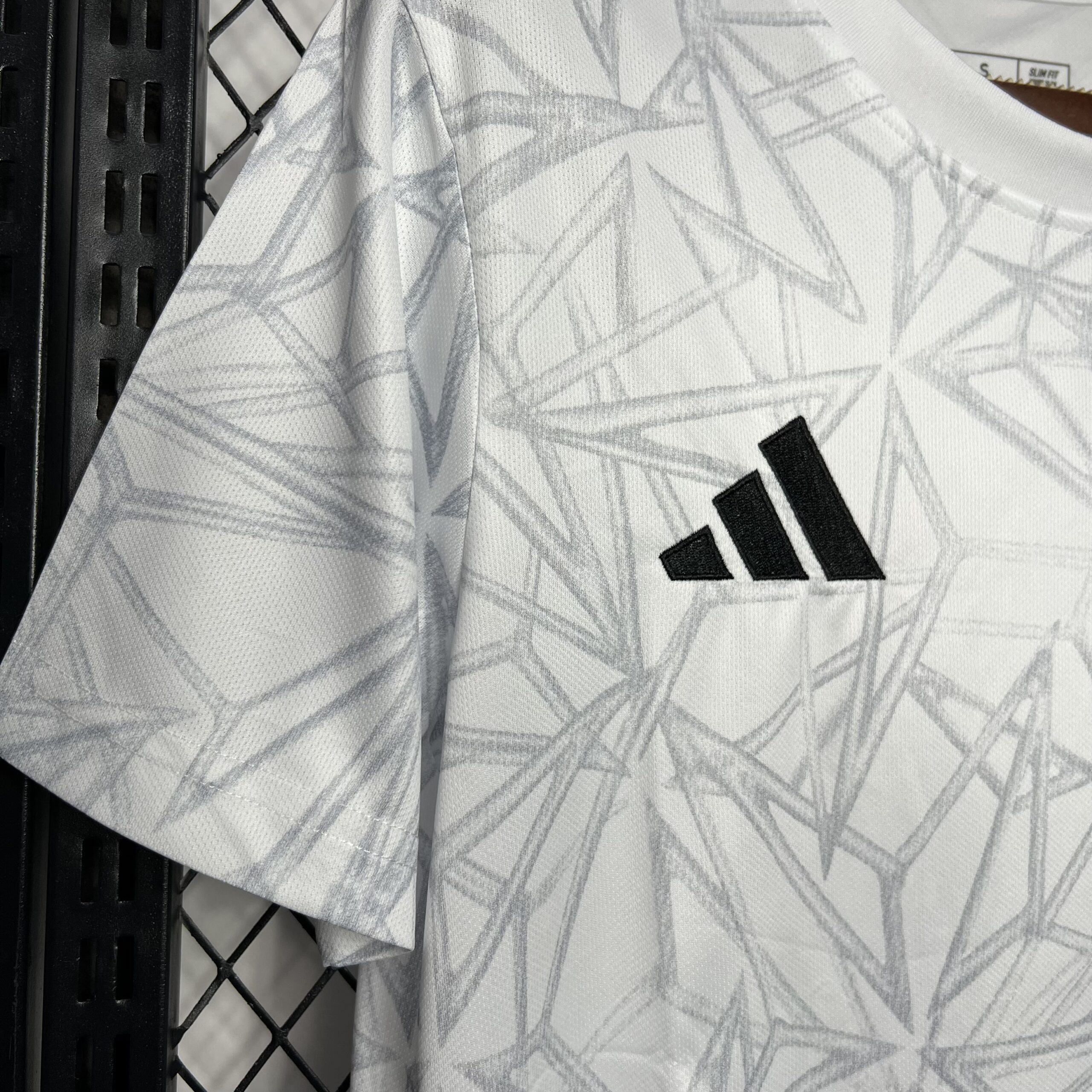 20240608223039100.jpg Mens Real Madrid 2024/25 Pre-match Jersey - Image 4