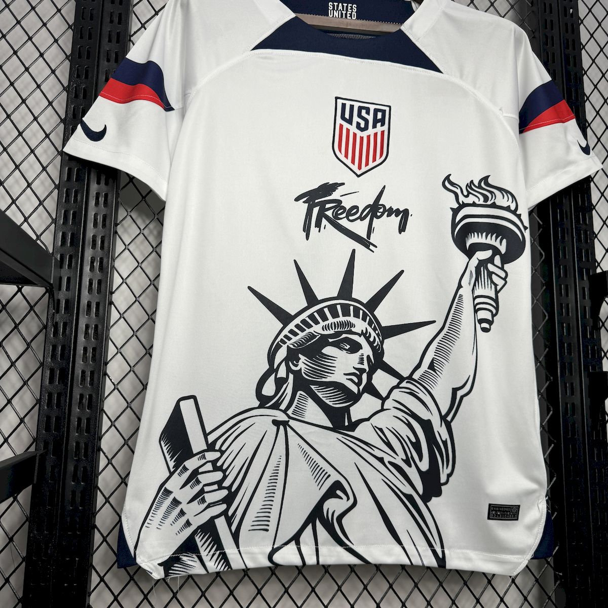 2024061312295578.jpg Mens USA 2022/23 Statue of Liberty Jersey - Image 4