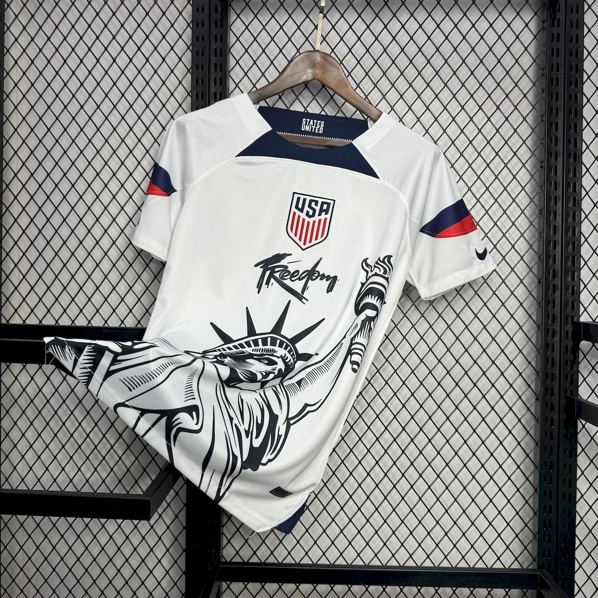 2024061312295713.jpg Mens USA 2022/23 Statue of Liberty Jersey - Image 1