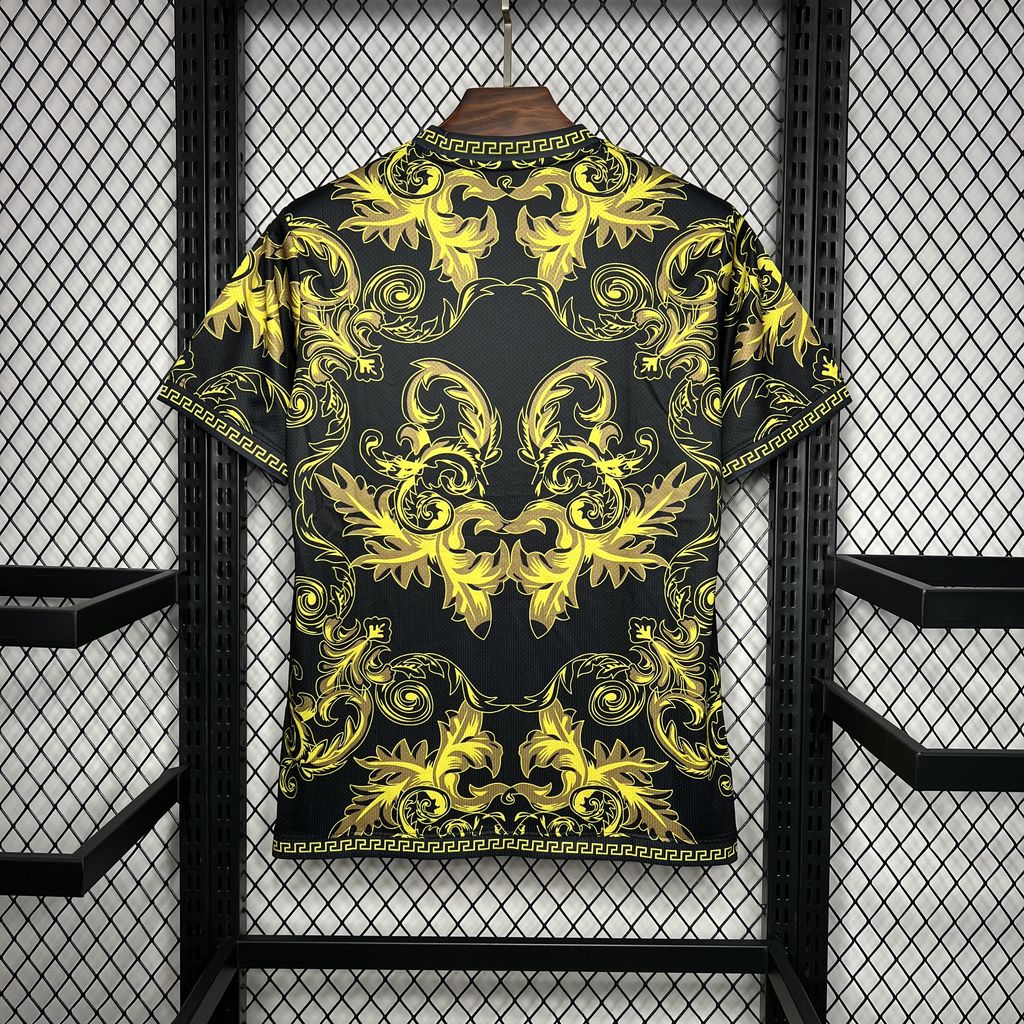 202407071032569.jpg Mens Italy 2022/23 Versace Co-Branded Edition Jersey-Gold - Image 2