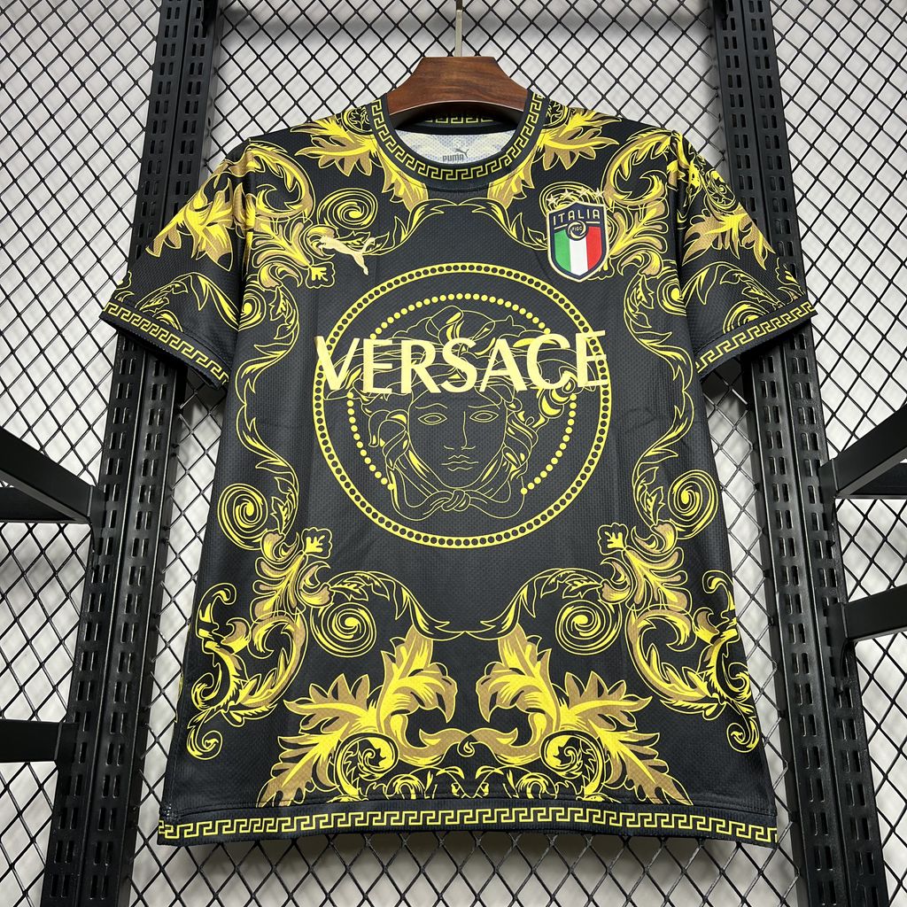 2024070710325839.jpg Mens Italy 2022/23 Versace Co-Branded Edition Jersey-Gold - Image 3