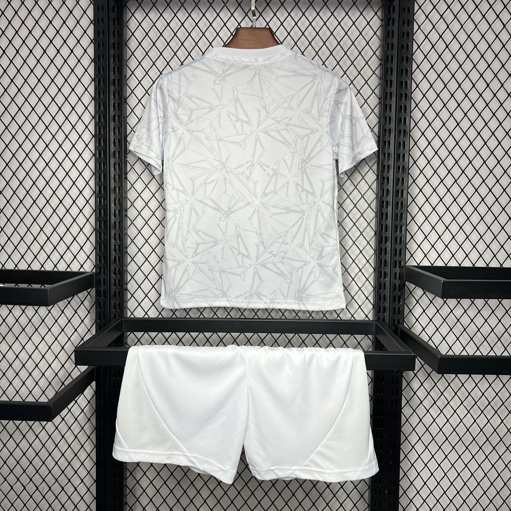 202407192119028.jpg Kids Real Madrid 2024/25 Pre-Match Training Kit - Image 2