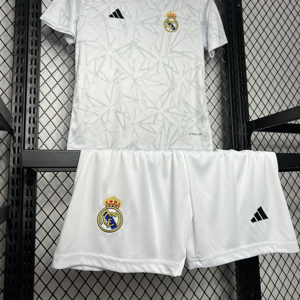 2024071921190728.jpg Kids Real Madrid 2024/25 Pre-Match Training Kit - Image 3