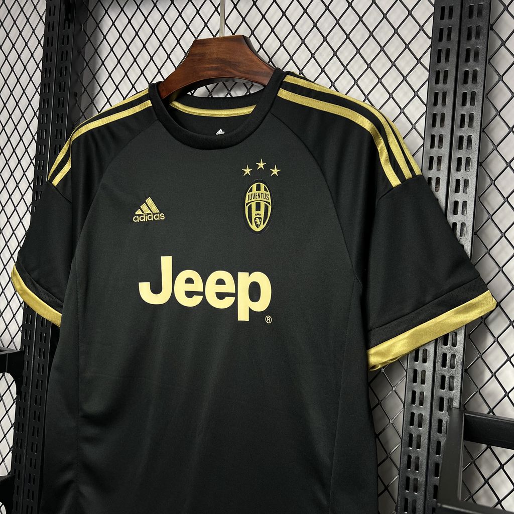 2024071921444338.jpg Retro Juventus 2015/16 Third Jersey - Image 8