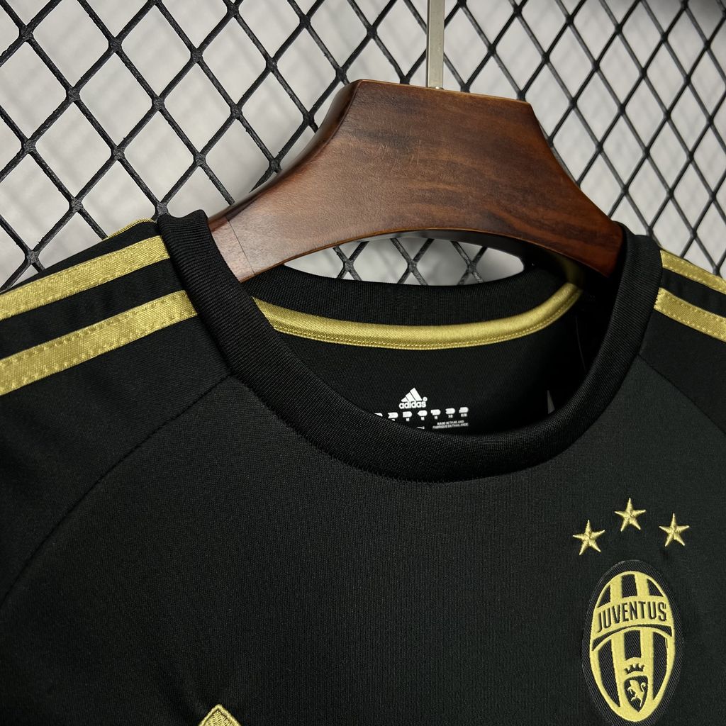 2024071921444681.jpg Retro Juventus 2015/16 Third Jersey - Image 6