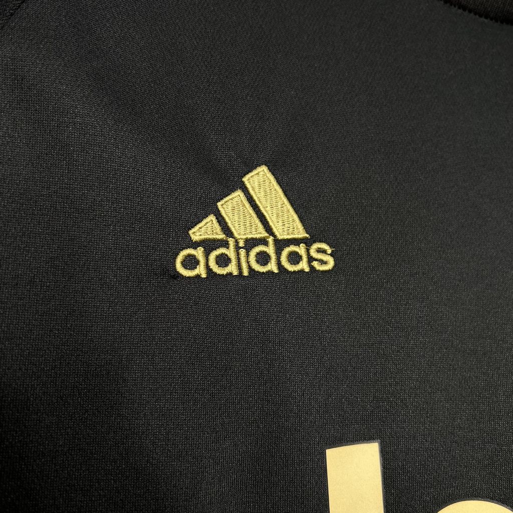 2024071921444980.jpg Retro Juventus 2015/16 Third Jersey - Image 4