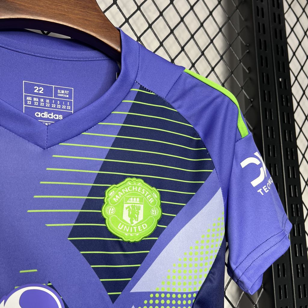 2024080418124924.jpg Kids Manchester United 2024/25 Goalkeeper Kit - Image 6