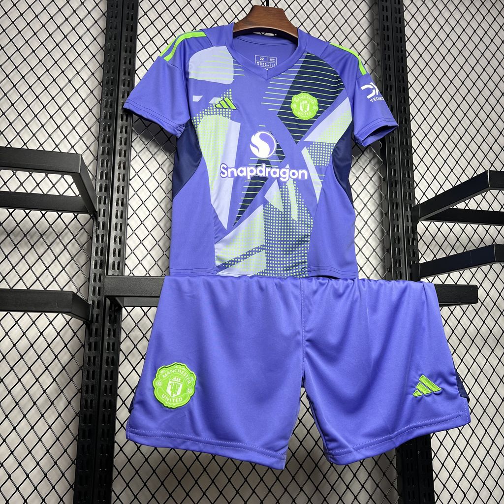 202408041812525.jpg Kids Manchester United 2024/25 Goalkeeper Kit - Image 4