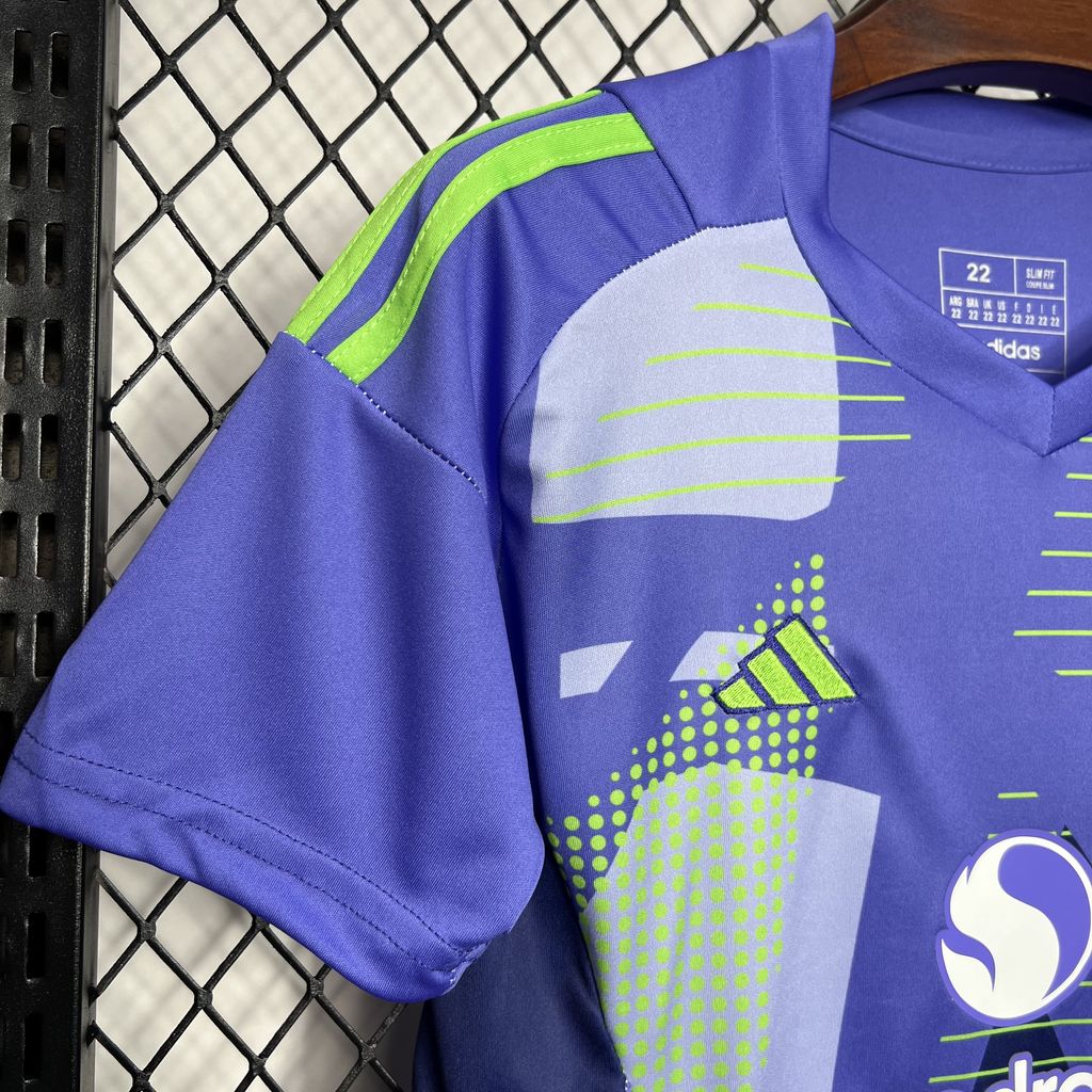 2024080418125387.jpg Kids Manchester United 2024/25 Goalkeeper Kit - Image 3