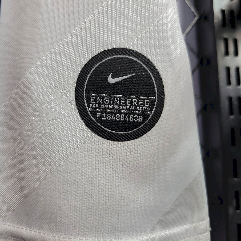 2024080813004155.jpg Retro Paris Saint-Germain 2019/20 Third Jersey - Image 9