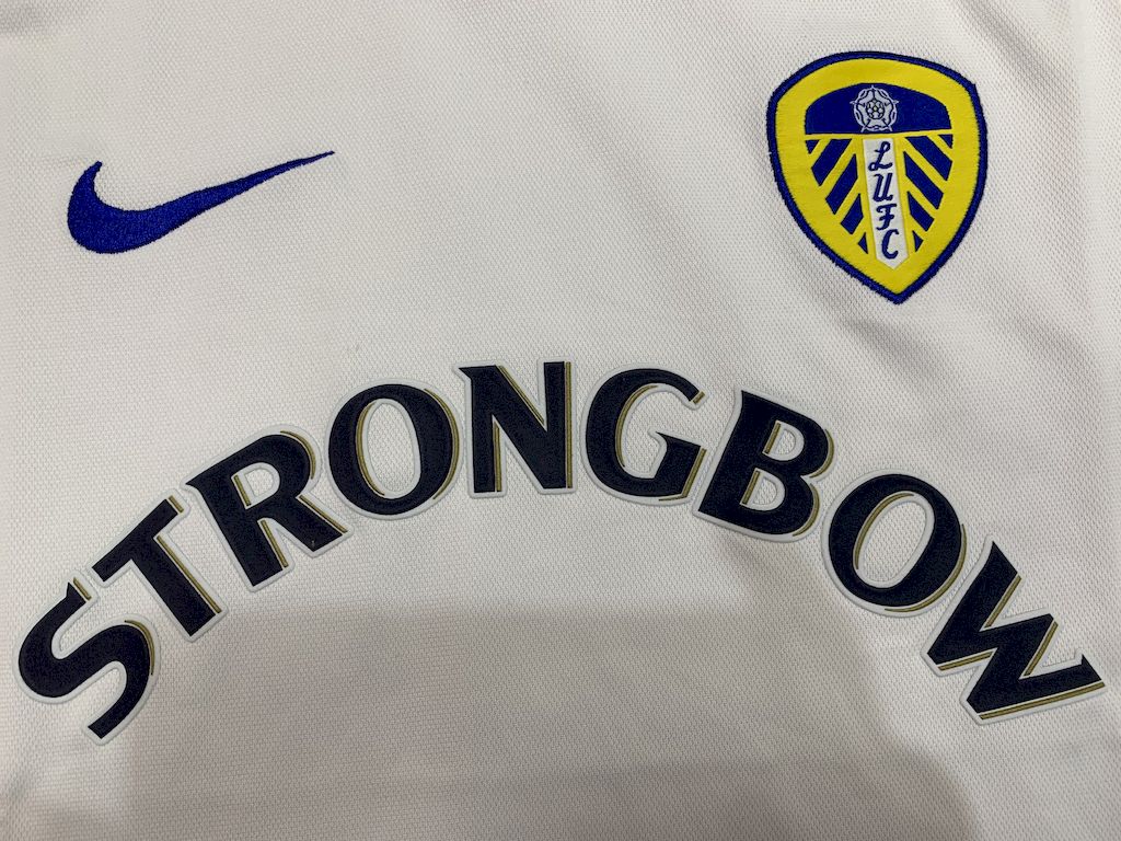 2024081214161627.jpg Retro Leeds United F.C. 2000 Home Jersey - Image 4