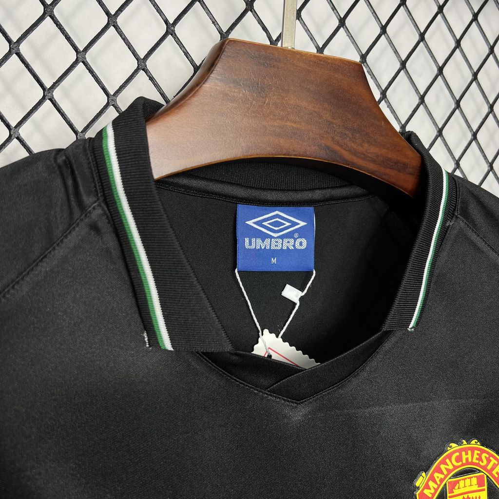 2024081621342666.jpg Retro Manchester United 1998/99 Third Jersey - Image 5