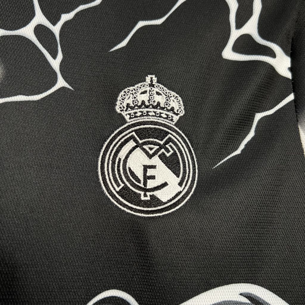 2024091409411976.jpg Mens Real Madrid 2024/25 Special Edition Black Jersey - Image 4