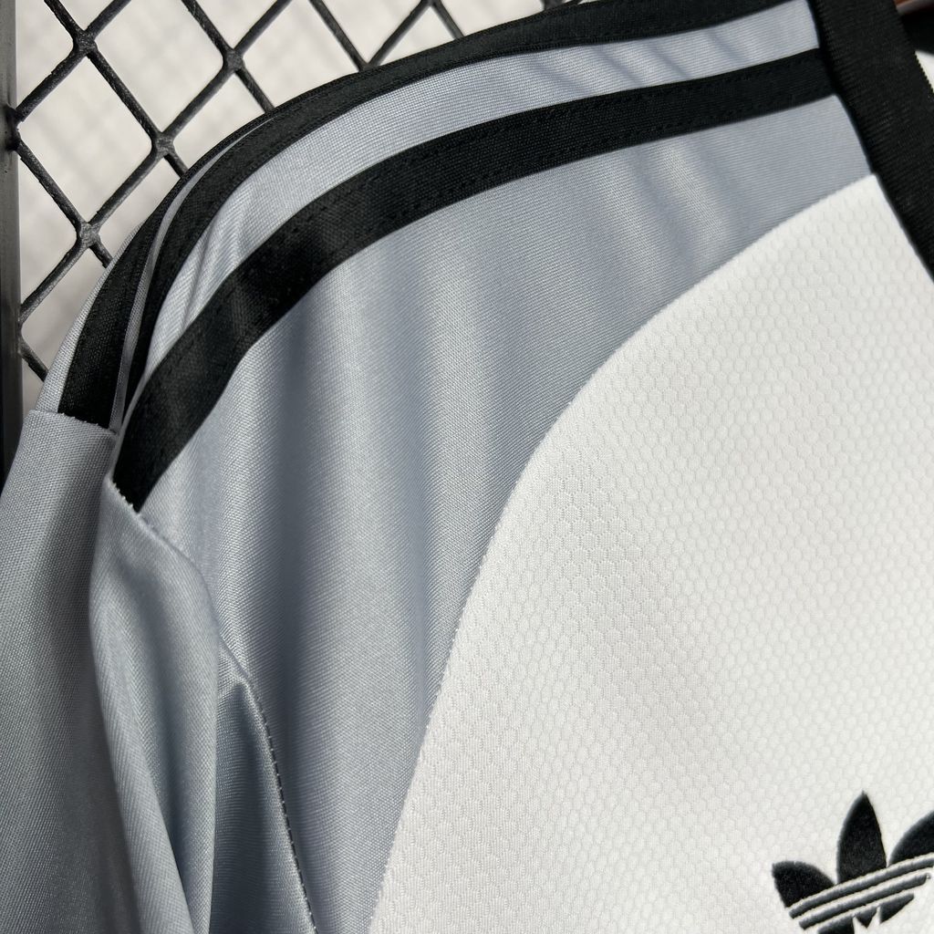 2024091410115581.jpg Mens Juventus 2024/25 Pre-match Jersey - Image 5
