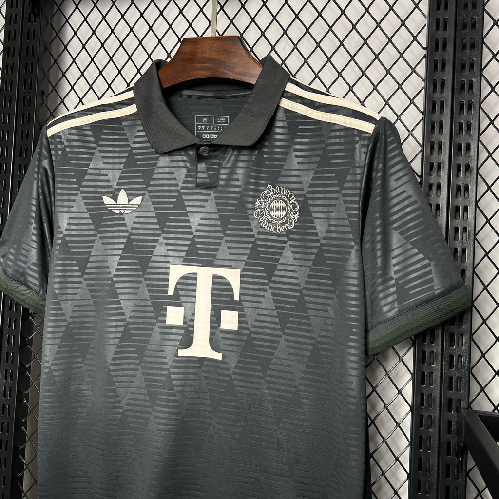 2024091411062769.jpg Mens Bayern Munich 2024/25 Oktoberfest Jersey - Image 3