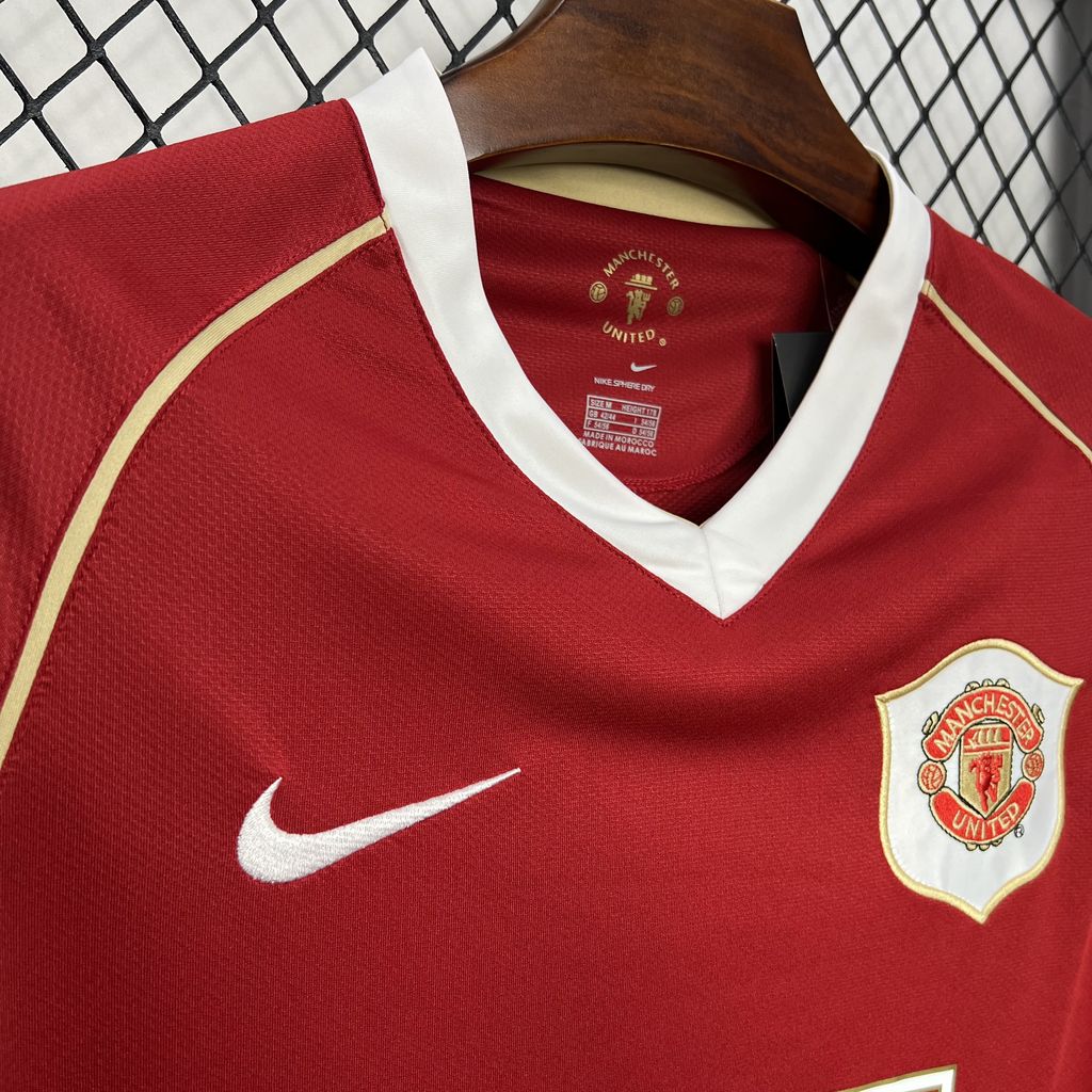 2024092914313756.jpg Retro Manchester United 2006/07 Home Jersey - Image 5