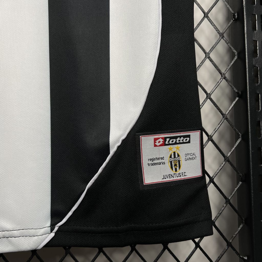 20240929143211100.jpg Retro Juventus 2002/03 Home Champions Leagues Jersey - Image 3