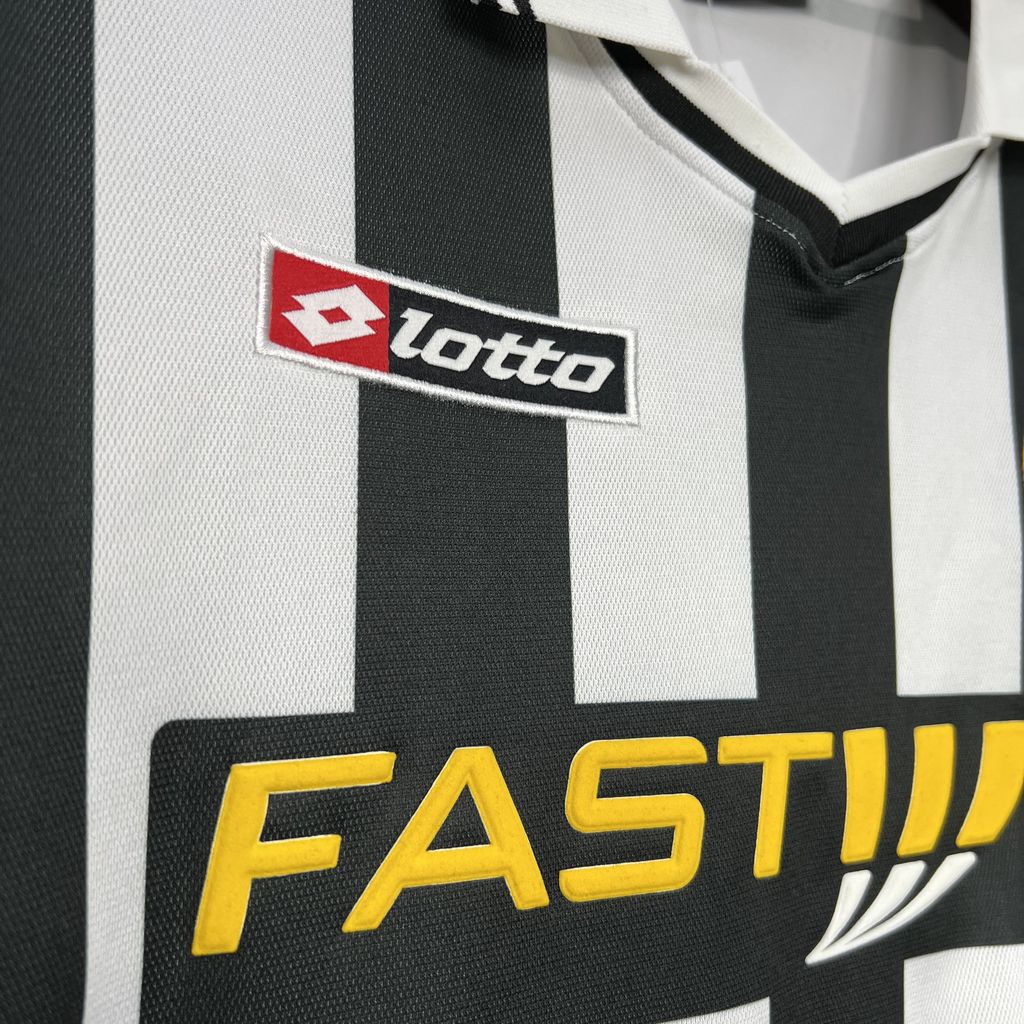 2024092914322016.jpg Retro Juventus 2001/02 Home Jersey - Image 5