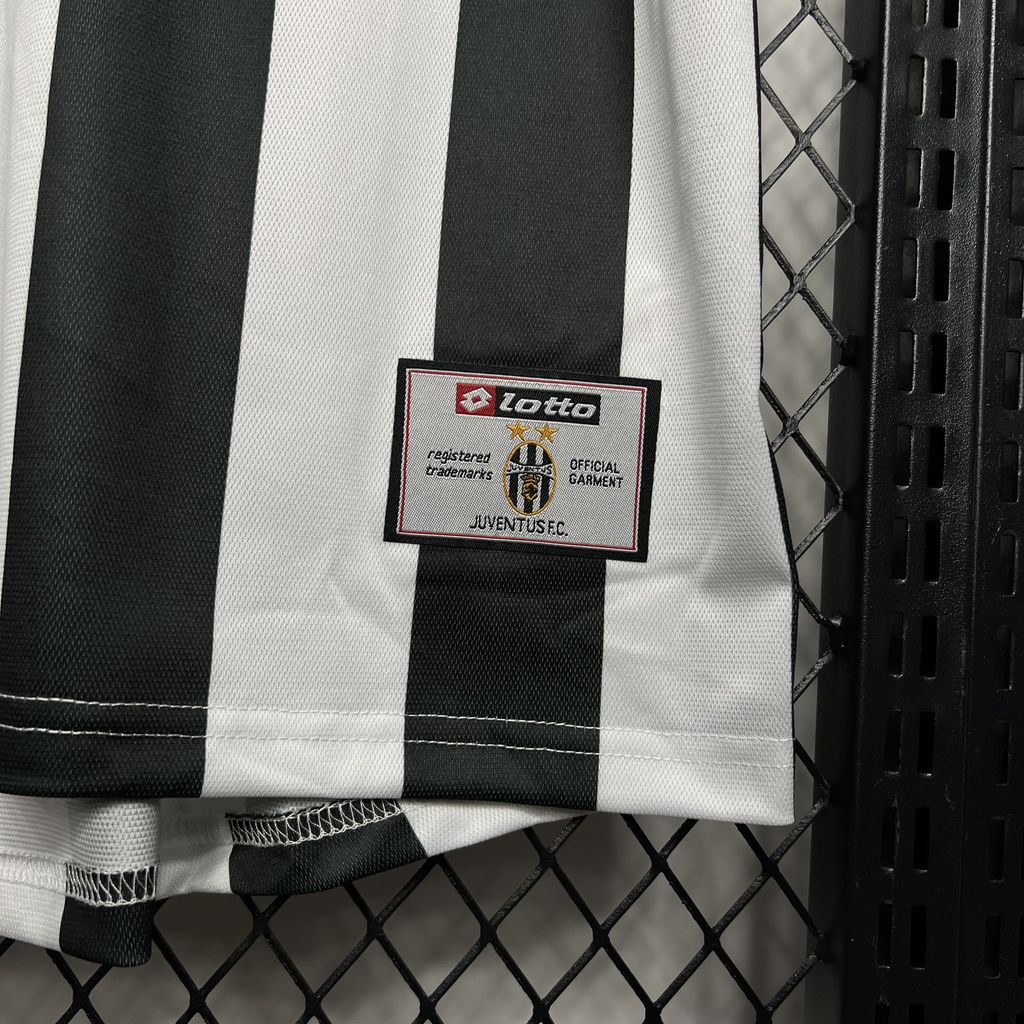 2024092914322351.jpg Retro Juventus 2001/02 Home Jersey - Image 3