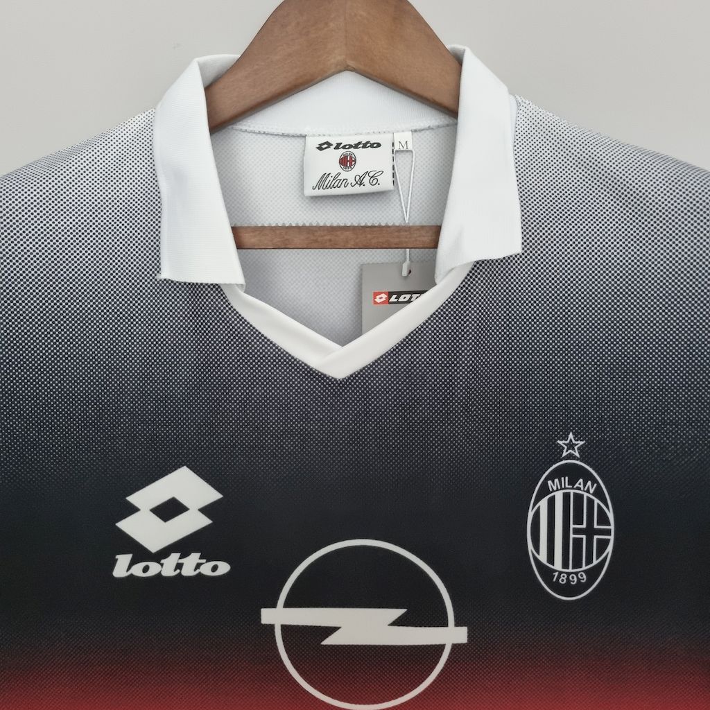 2024101709124496.jpg Retro AC Milan 1995/96 Suit White Jersey - Image 3
