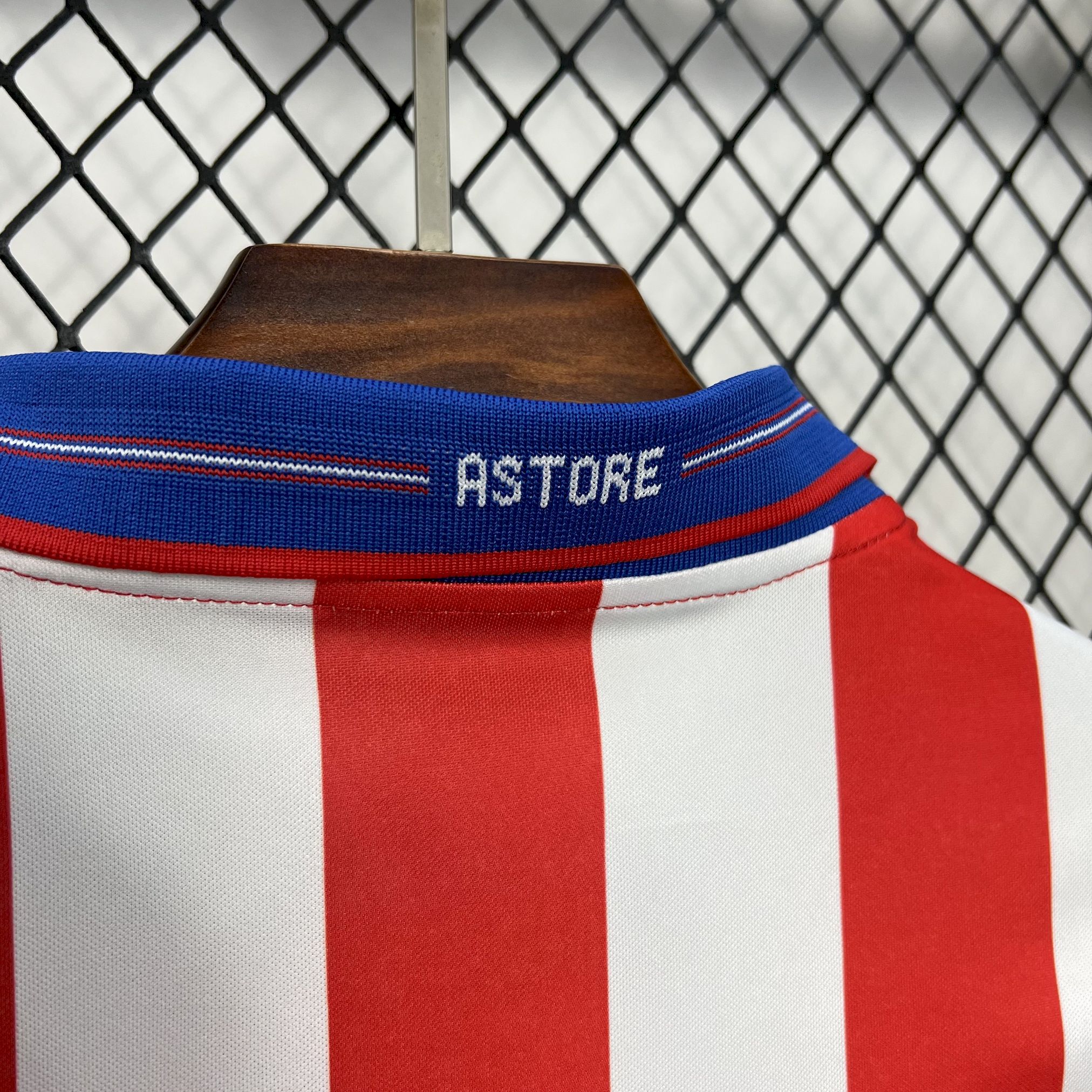 2024102118331577.jpg Retro Sporting de Gijón 2001/02 Home Jersey - Image 3