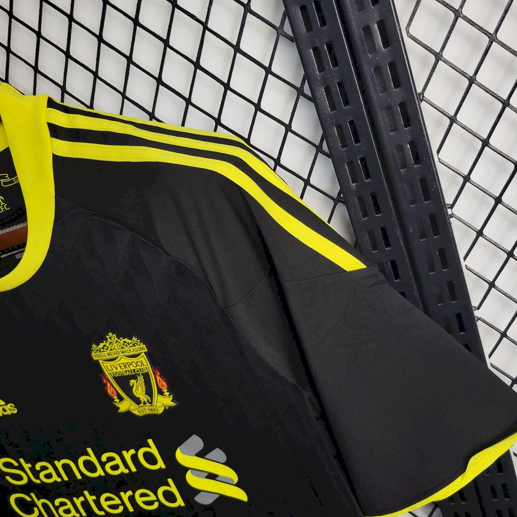 2024102213060987.jpg Retro Liverpool 2010/11 Third Jersey - Image 5