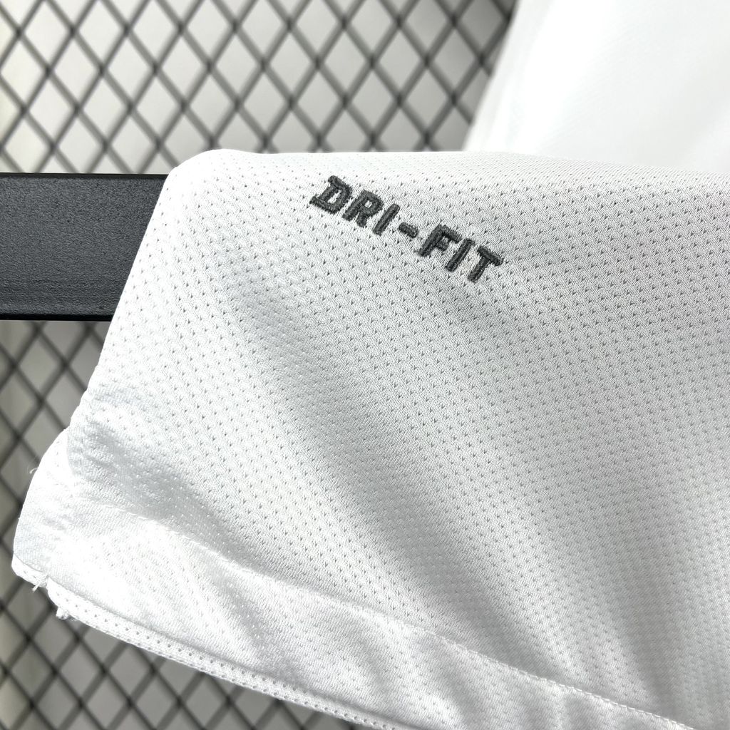 2024103014171397.jpg Retro Juventus 2010/11 Away Jersey - Image 5