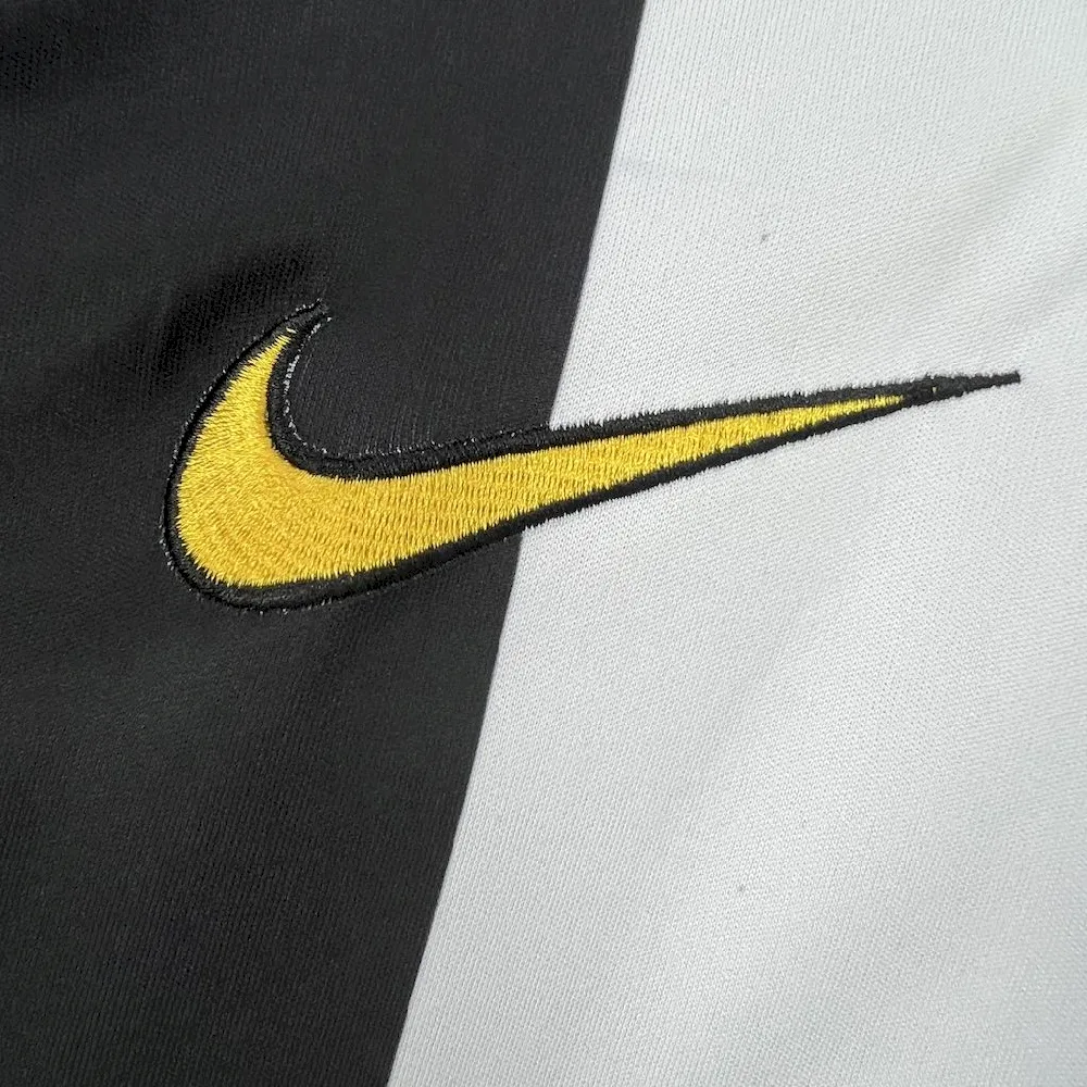 2024111012122246.webp Retro Juventus 2004/05 Home Jersey - Image 5