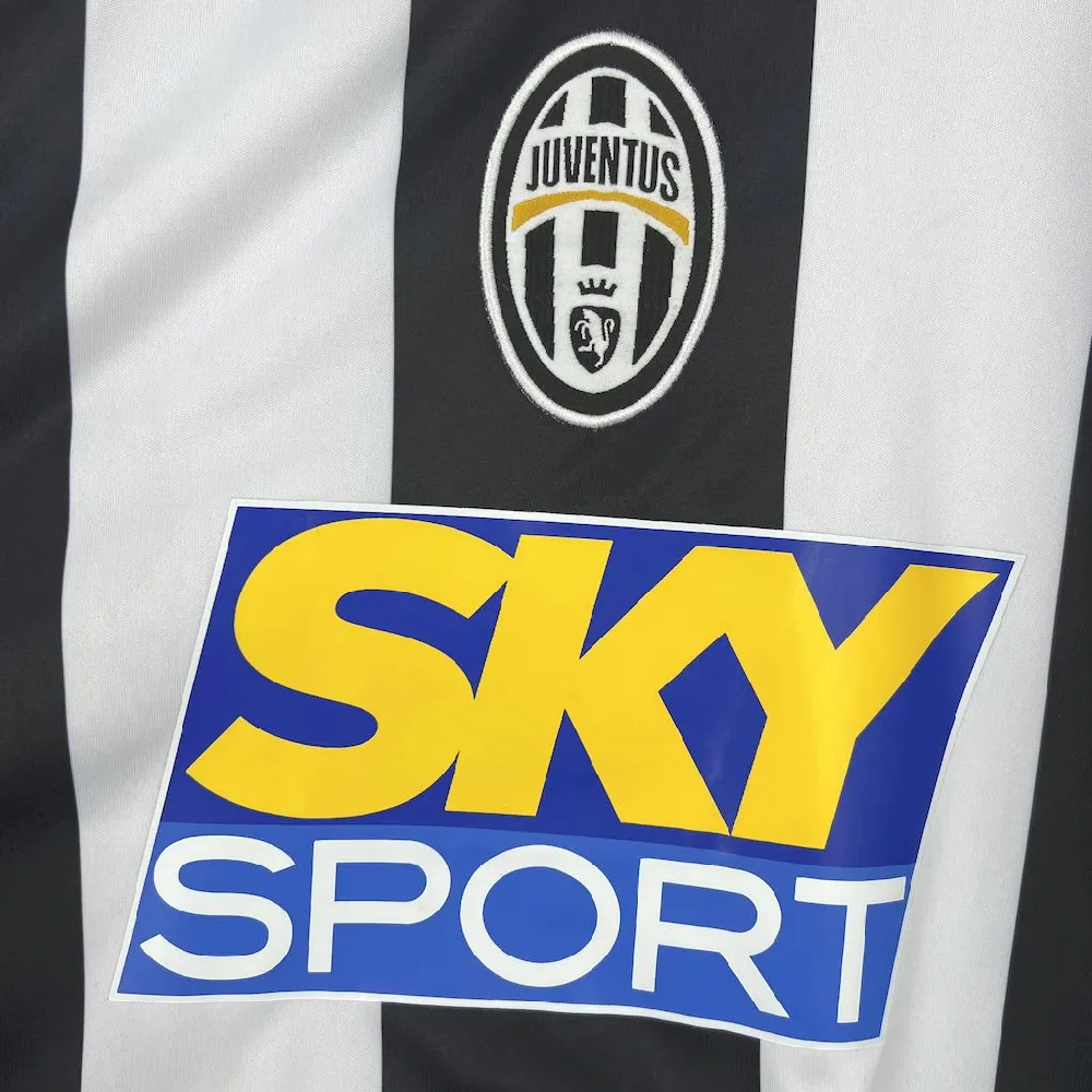 2024111012122676.webp Retro Juventus 2004/05 Home Jersey - Image 3