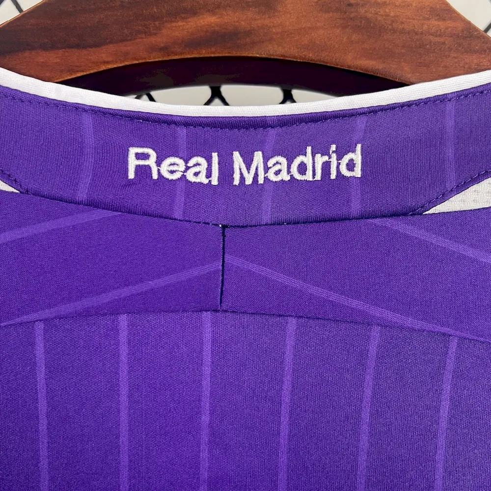 2024111012171985.webp Retro Real Madrid 2006/07 Third Jersey - Image 3