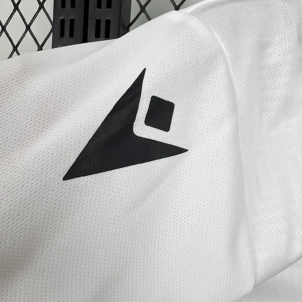 2024111012215632.webp Kids Vitoria de Guimaraes 2024/25 Home Kit - Image 4