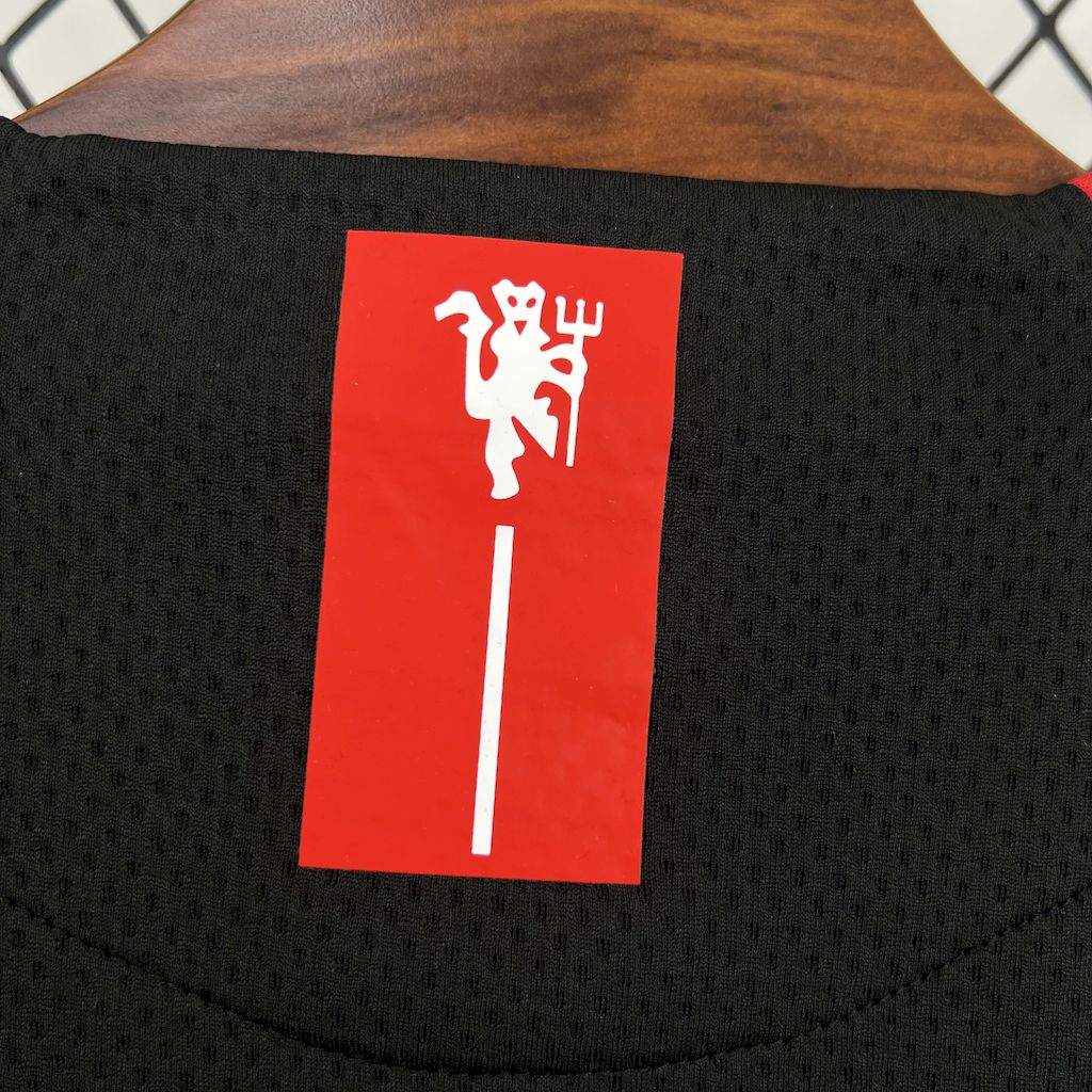 2024111207291552.jpg Retro Manchester United 2007/08 Third Jersey - Image 4