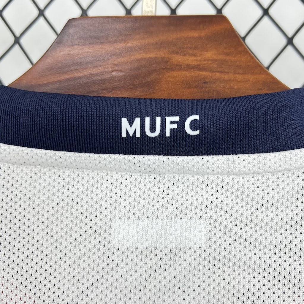 2024111207294515.jpg Retro Manchester United 2008/09 Away Jersey - Image 3