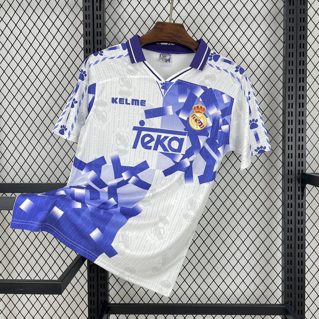 2024111207303581.jpg Retro Real Madrid 1996/97 Third Jersey - Image 1