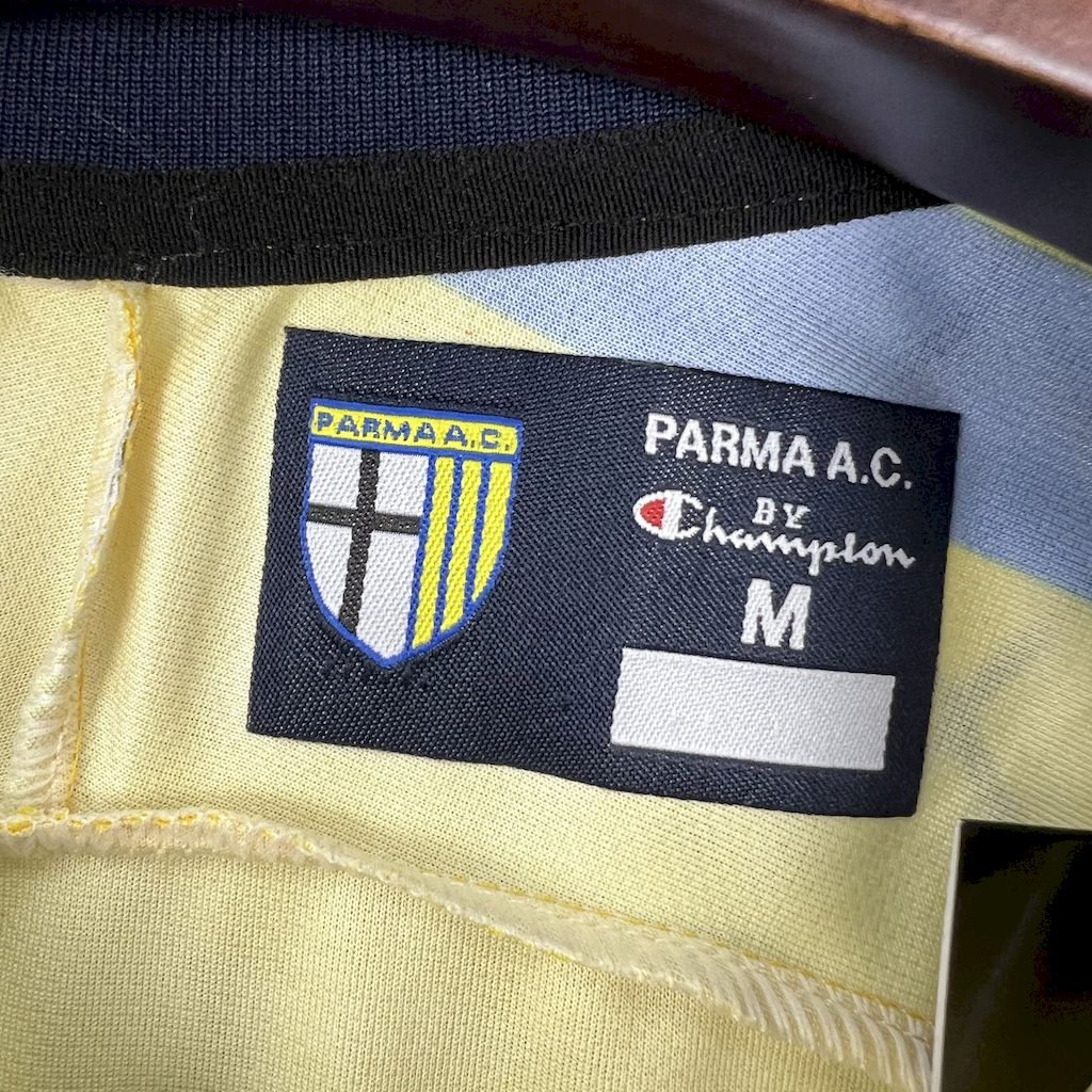 2024111213245847.jpg Retro Parma Calcio 1999/00 Home Jersey - Image 4