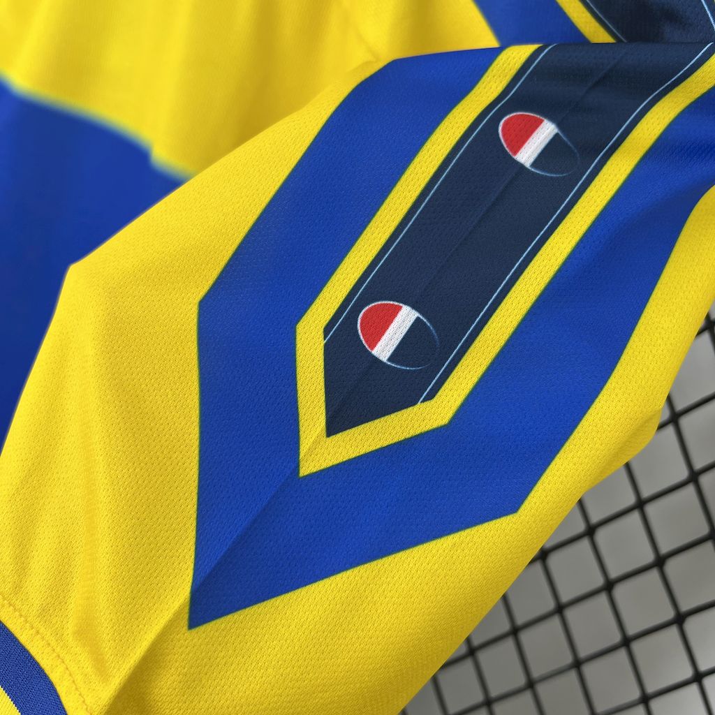 2024111213250299.jpg Retro Parma Calcio 1999/00 Home Jersey - Image 3