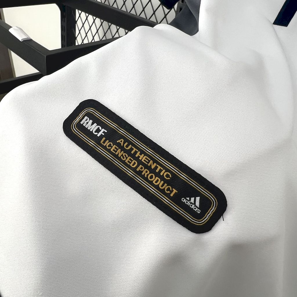 2024111213264666.jpg Retro Real Madrid 2000/01 Home Jersey - Image 10